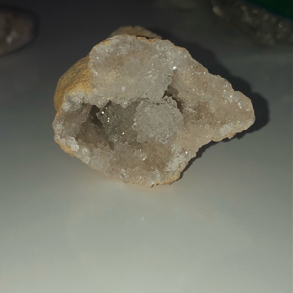3 geodes 🤍💛 - Picture 1 of 3